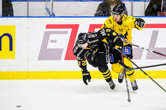 s Nicklas Heinerö och Västerås August Nilsson