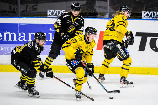 s Dennis Fröland och Västerås Sebastian Benker