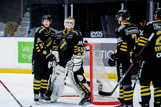 s Nicklas Heinerö  och målvakt Claes Endre jublar