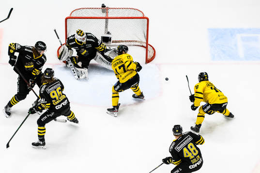 Bläddra bland fler bilder av Ishockey, Hockeyallsvenskan, AIK - Västerås