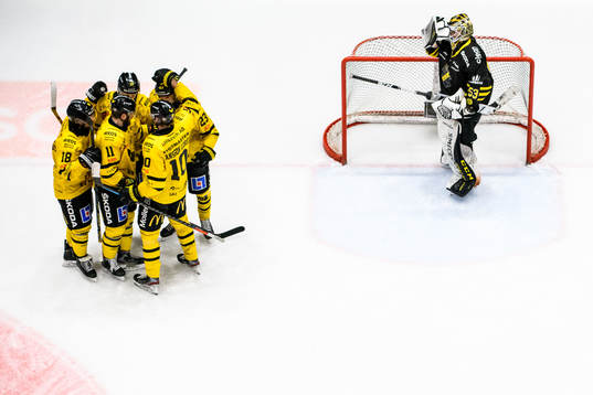 Västerås spelare jublar