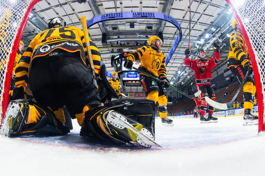 Skellefteås målvakt Arvid Söderblom och Oskar Nilsson