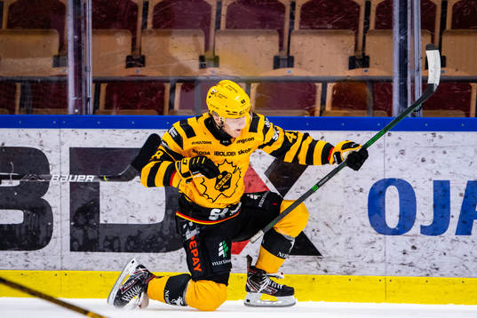 Skellefteås Jonatan Berggren jublar