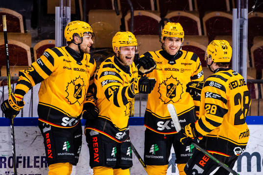 Skellefteås Oscar Möller jublar