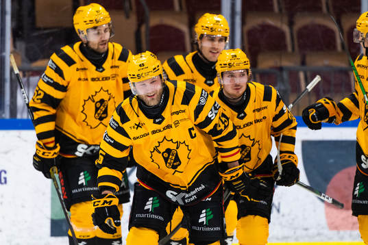Skellefteås Oscar Möller jublar