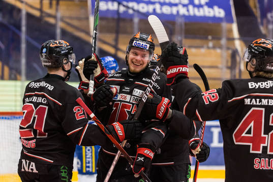Örebros Christopher Mastomäki jublar