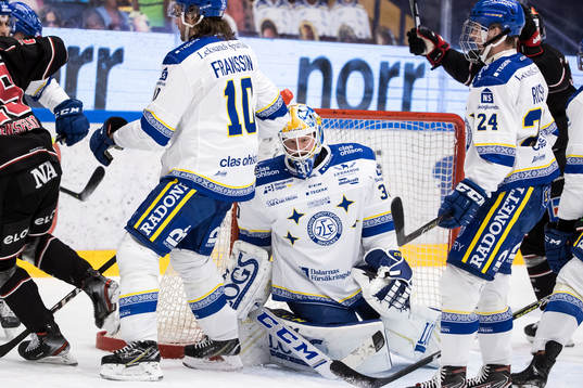 Leksands målvakt Janne Juvonen deppar