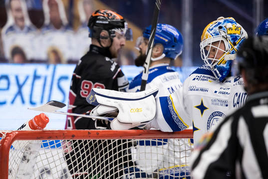 Leksands målvakt Janne Juvonen deppar