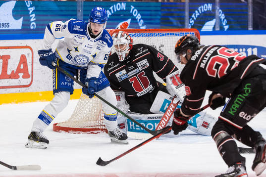 Leksands Nils Åman och Örebros målvakt Jonas Arntzen