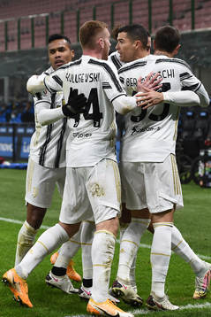 Cristiano Ronaldo celebrate with Dejan Kulusevski and