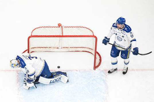Leksands målvakt Isak Posch och Jonas Ahnelöv deppar