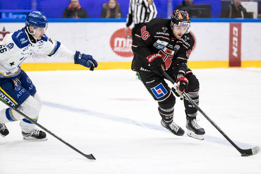 Örebros Robin Kovacsunder ishockeymatchen i SHL mellan