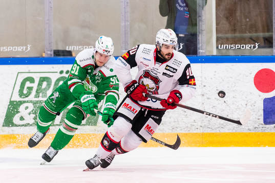 Rögles Adam Tambellini och Malmö Redhawks Joseph Veleno