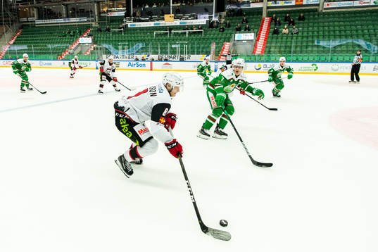Malmö Redhawks Johan Olofsson och Rögles Erlend Lesund