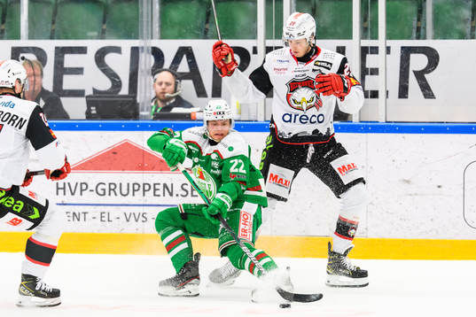 Rögles Samuel Jonsson och Malmö Redhawks Eric Engstrand