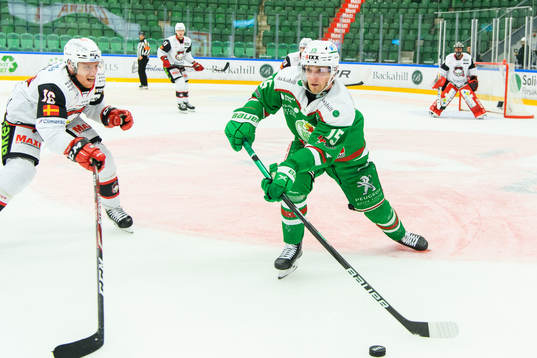 Malmö Redhawks Matias Lassen och Rögles Simon Ryfors