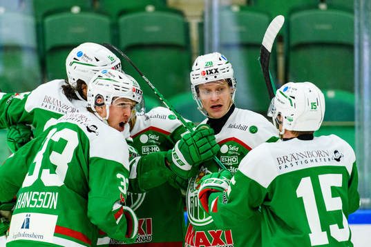 Rögles Daniel Zaar jublar med lagkamraterna