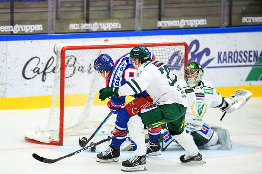 Oskarshamns Fredrik Olofsson gör 1-0