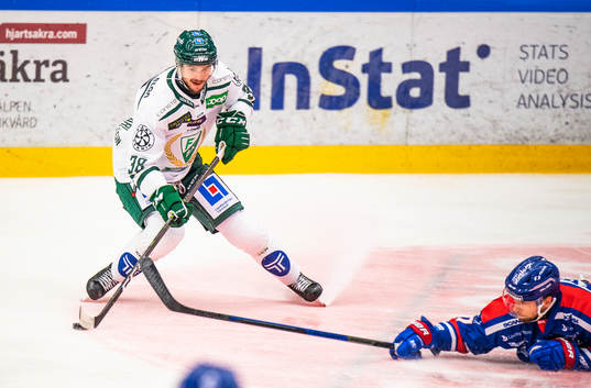 Färjestads Jakob Forsbacka Karlsson och Oskarshamns Brian