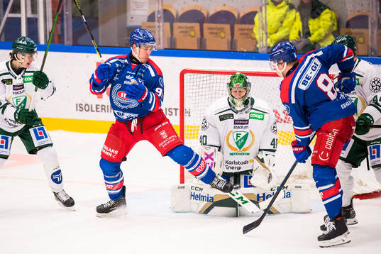 Oskarshamns Lance Bouma mot Färjestads Oscar Lawner