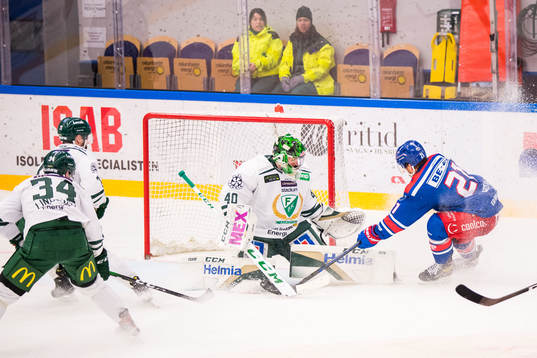 Färjestads målvakt Henrik Haukeland och Oskarshamns Brian