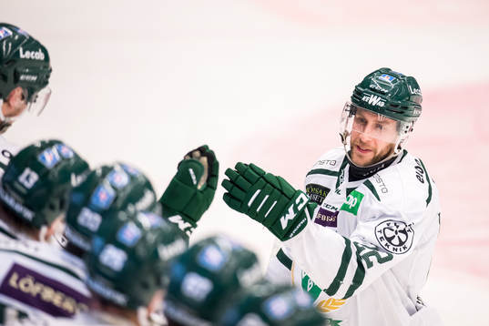 Färjestads Per Åslund jublar