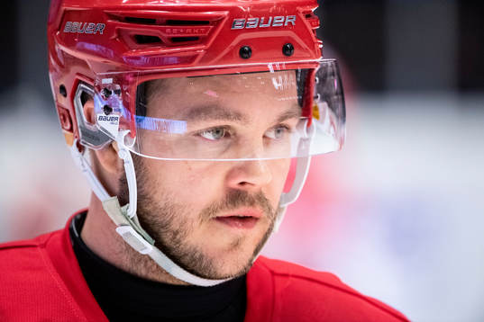 Modos Tommy Enström värmer upp