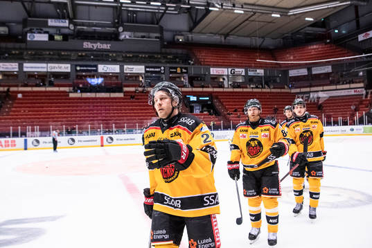 Luleås Juhani Tyrväinen jublar