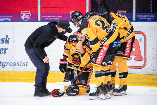 Luleås Chris Desousa har ont