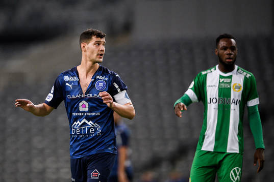 Akropolis Mauricio Albornoz med en trasig matchtröja