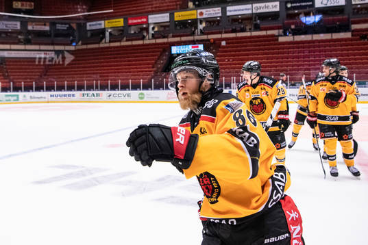 Luleås Linus Klasen jublar