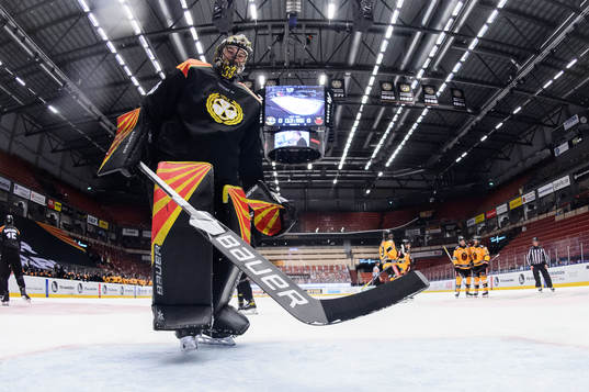 Brynäs målvakt Samuel Ersson deppar