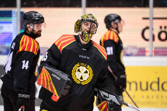 Brynäs målvakt Samuel Ersson deppar