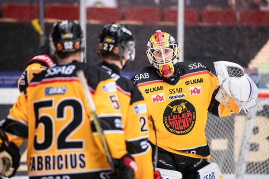 Luleås målvakt Joel Lassinantti jublar