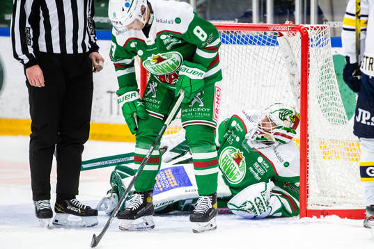 Rögles målvakt Johan Gustafsson deppar