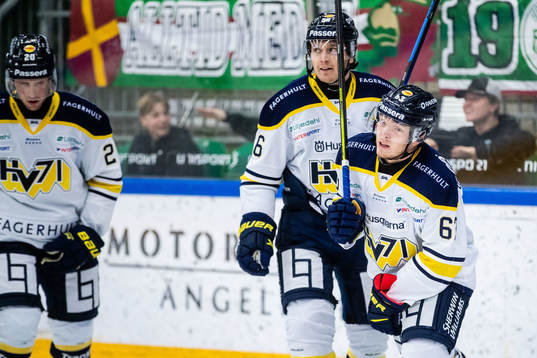 s Zion Nybeck jublar med lagkamrater
