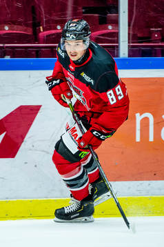 Malmö Redhawks Matt Puempel värmer upp innan