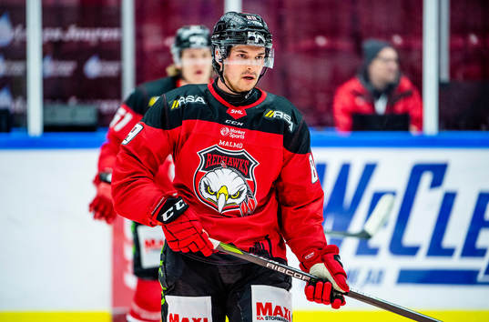 Malmö Redhawks Matt Puempel värmer upp innan