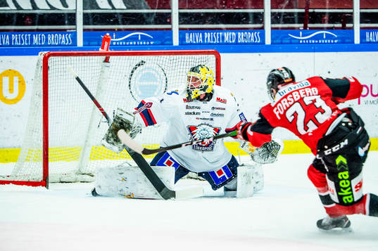 Malmö Redhawks Christoffer Forsberg gör 1-1 på
