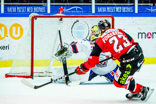 Malmö Redhawks Christoffer Forsberg gör 1-1 på