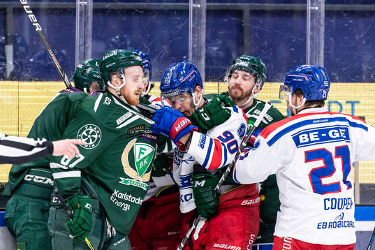 Färjestads Pontus Widerström och Oskarshamns Lance Bouma