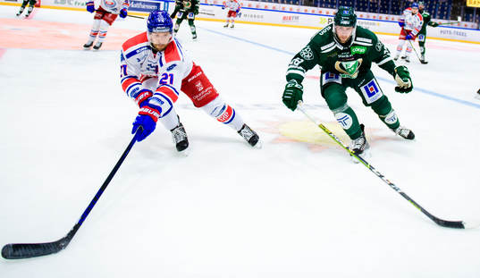 Oskarshamns Brian Cooper och Färjestads Per Åslund