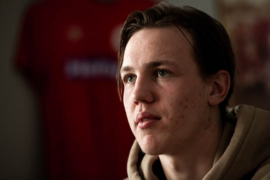 Degerfors IF Adam Carlen blir intervjuad