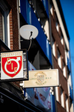 Degerfors IF på en skylt ovanför restaurang Bosna