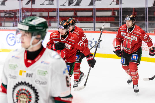 Örebros Oliver Eklind jublar