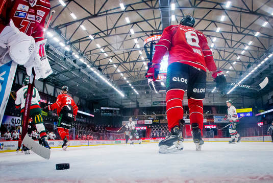 Örebros Stefan Warg deppar vid 1-2 målet