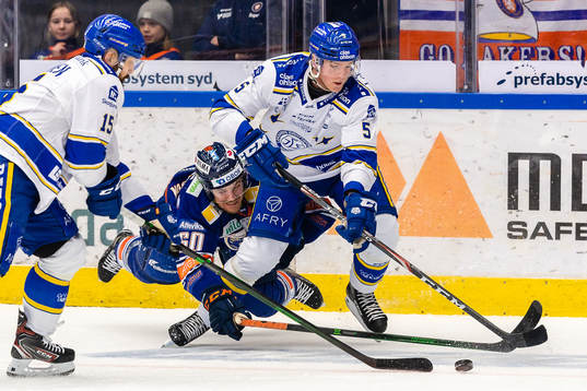 Växjös Erik Josefsson faller