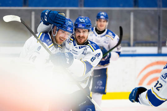 Leksands Carter Ashton och Matt Caito jublar