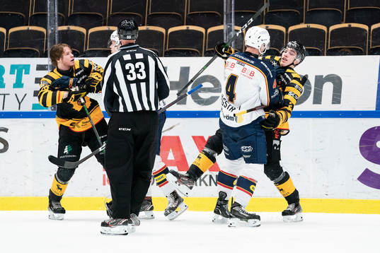 Djurgårdens Marcus Högström och Skellefteås Adam Wilsby