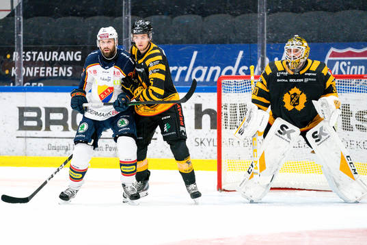 Djurgårdens Dick Axelsson och Skellefteås Philip Broberg